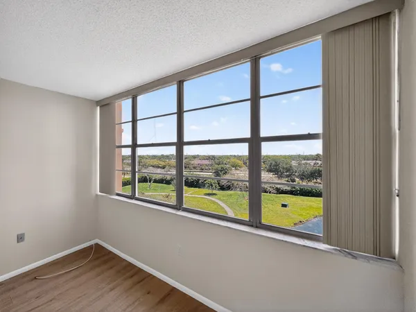 $2,000 | 1200 St Charles Place, Unit 619, Pembroke Pines, FL 33026