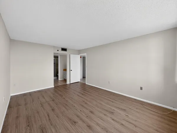 $2,000 | 1200 St Charles Place, Unit 619, Pembroke Pines, FL 33026