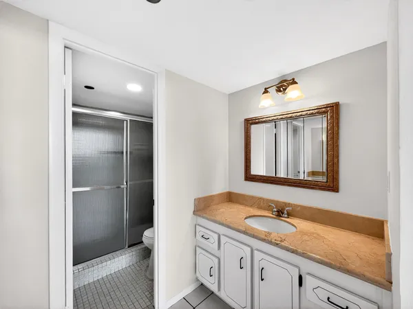 $2,000 | 1200 St Charles Place, Unit 619, Pembroke Pines, FL 33026