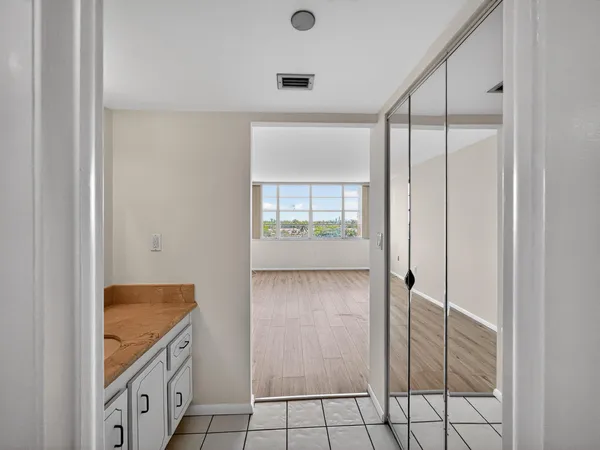 $2,000 | 1200 St Charles Place, Unit 619, Pembroke Pines, FL 33026