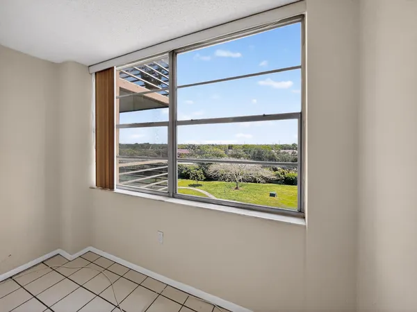$2,000 | 1200 St Charles Place, Unit 619, Pembroke Pines, FL 33026