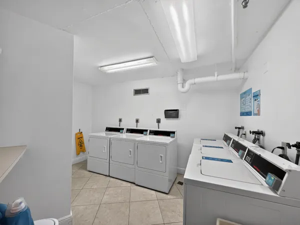 $2,000 | 1200 St Charles Place, Unit 619, Pembroke Pines, FL 33026