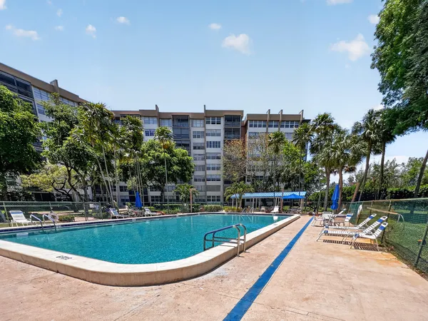 $2,000 | 1200 St Charles Place, Unit 619, Pembroke Pines, FL 33026