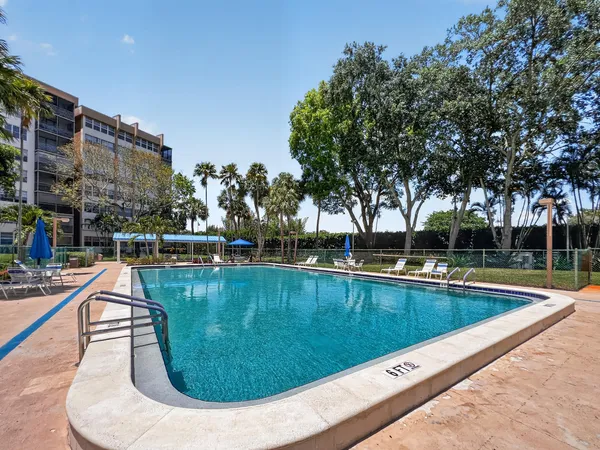 $2,000 | 1200 St Charles Place, Unit 619, Pembroke Pines, FL 33026