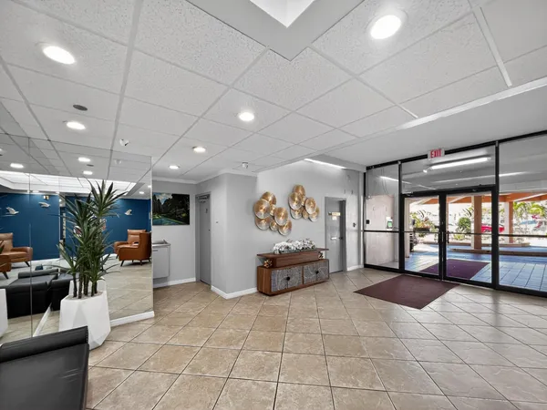 $2,000 | 1200 St Charles Place, Unit 619, Pembroke Pines, FL 33026