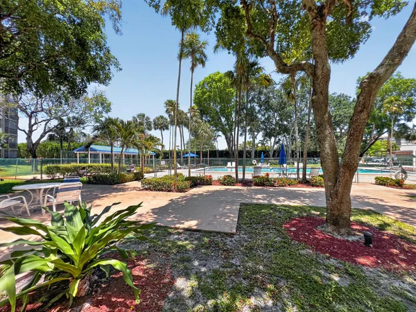 $2,000 | 1200 St Charles Place, Unit 619, Pembroke Pines, FL 33026