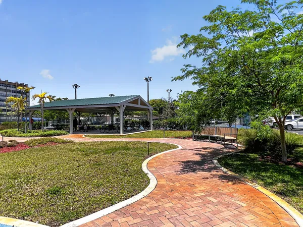 $2,000 | 1200 St Charles Place, Unit 619, Pembroke Pines, FL 33026