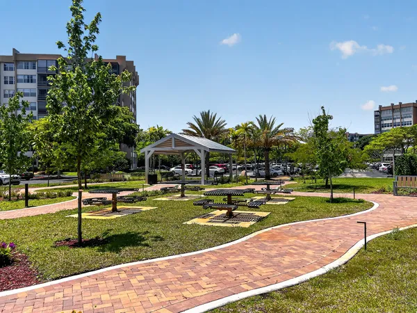 $2,000 | 1200 St Charles Place, Unit 619, Pembroke Pines, FL 33026