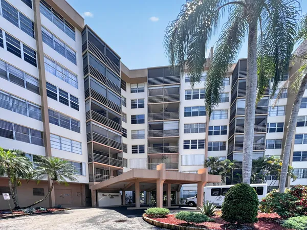 $2,000 | 1200 St Charles Place, Unit 619, Pembroke Pines, FL 33026