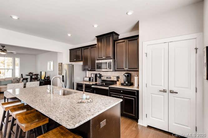 1394 Chippendale Road Charlotte, NC 28205 - Photo 4 of 10 Gallery Image 4