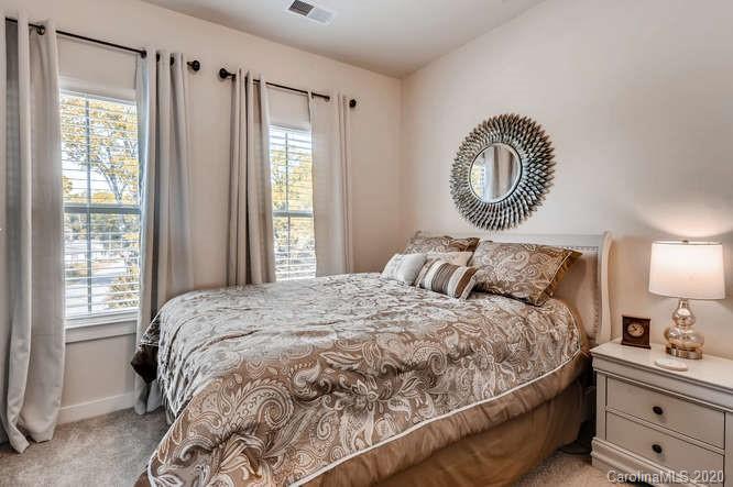 1394 Chippendale Road Charlotte, NC 28205 - Photo 8 of 10 Gallery Image 8