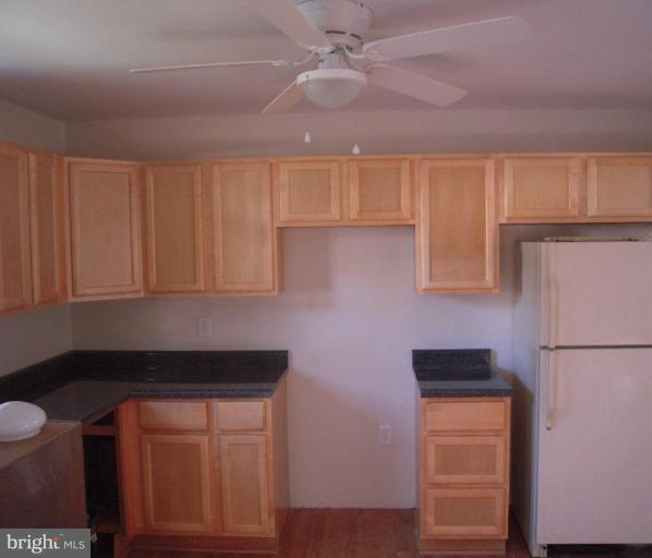 8592 Creek Road Pasadena, MD 21122 - Photo 8 of 17 Kitchen