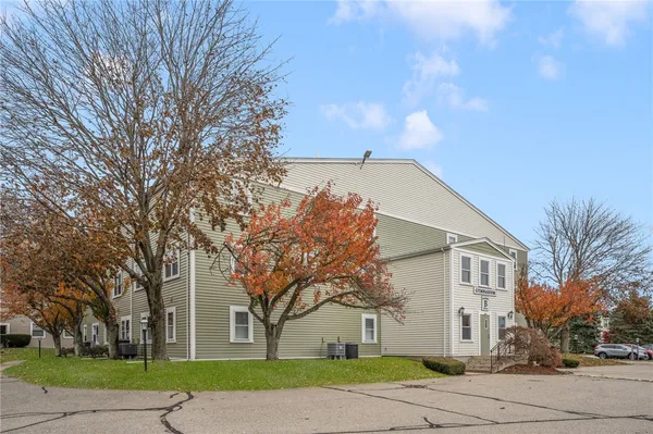 $2,500 | 3524 West Shore Road, Unit 505, Warwick, RI 02886