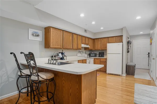 $2,500 | 3524 West Shore Road, Unit 505, Warwick, RI 02886