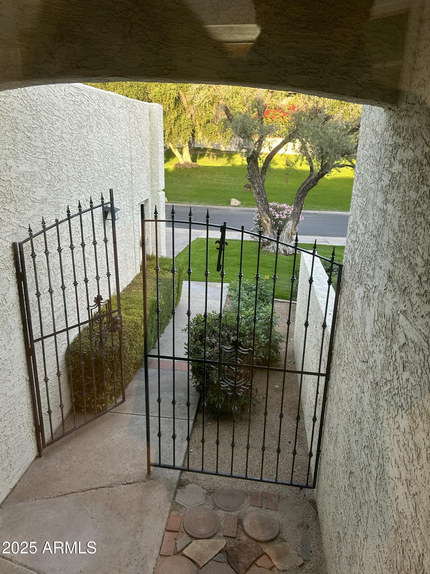 5736 North 25th Street Phoenix, AZ 85016 - Photo 4 of 24 a view of a garden