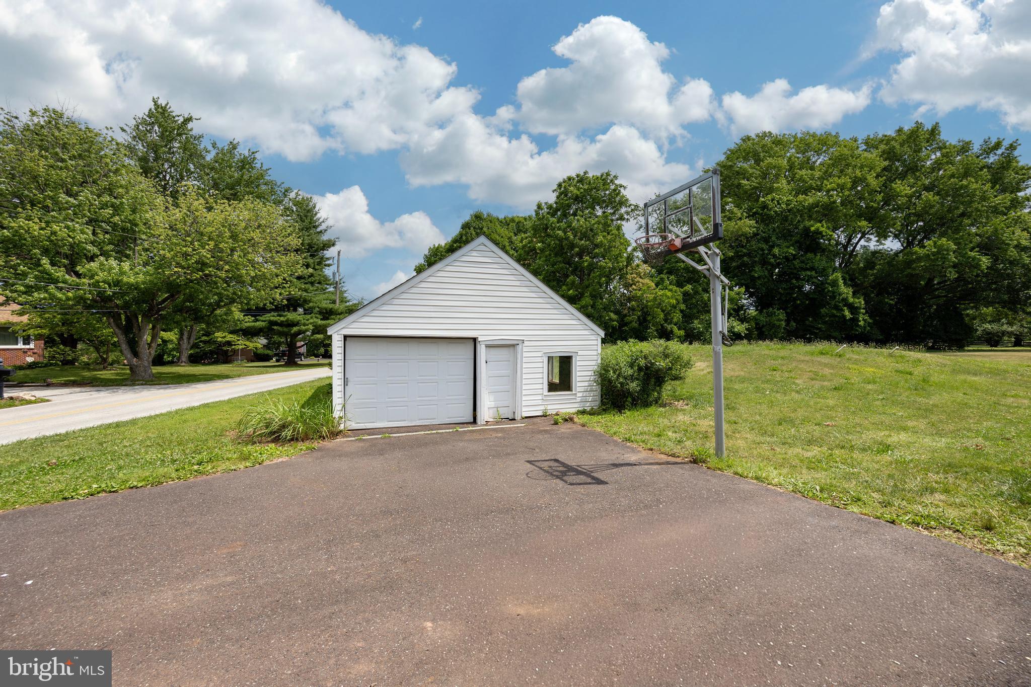 355 East Linfield Trappe Road Royersford, PA 19468 - Photo 5 of 37