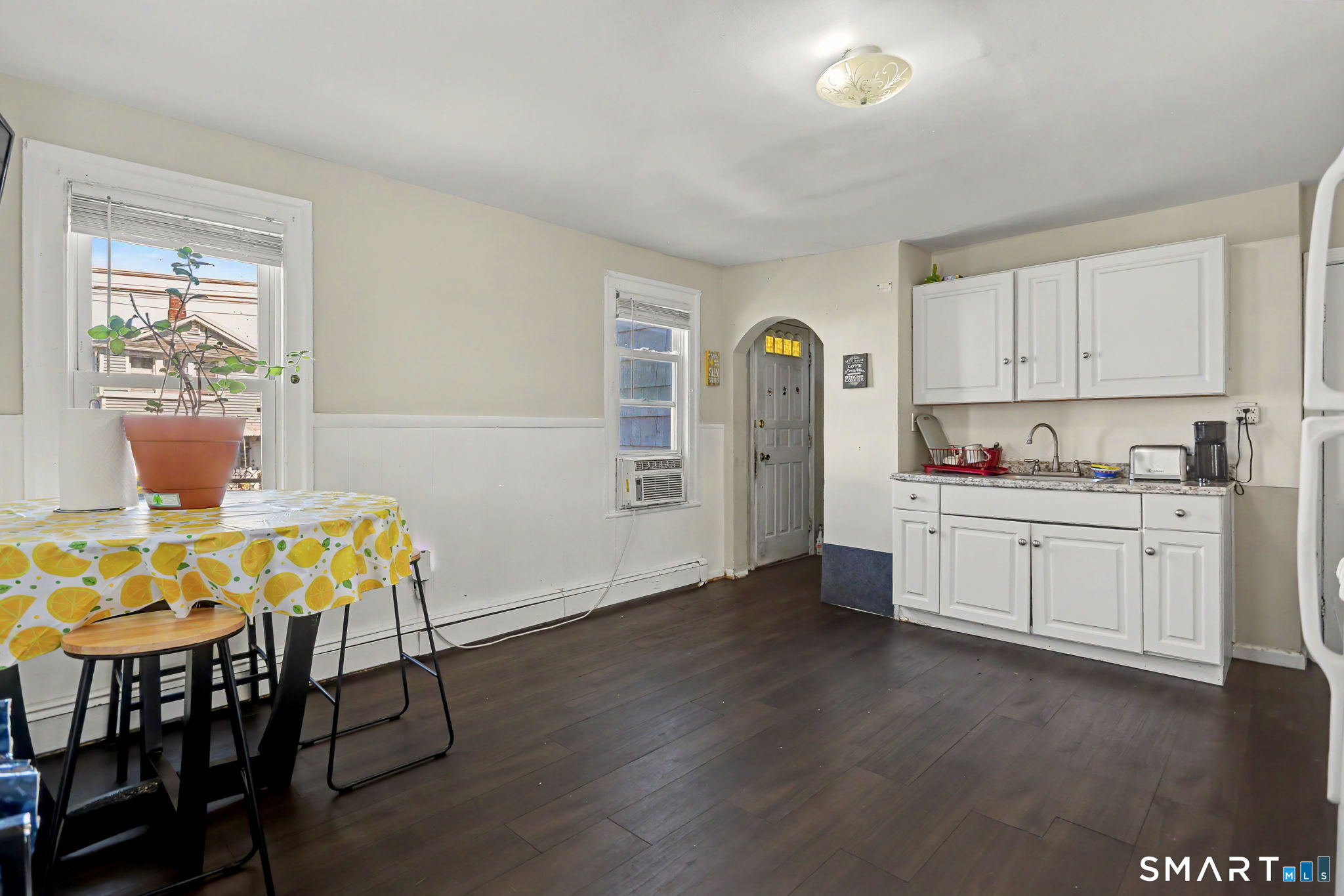 178 Linen Avenue Bridgeport, CT 06604 - Photo 8 of 29