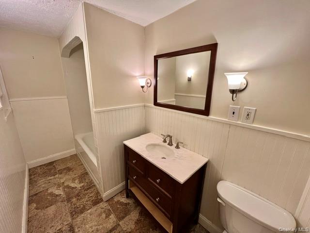 26 Pump House Road Cortlandt Manor, NY 10567 - Photo 10 of 18 Second floor Bathroom