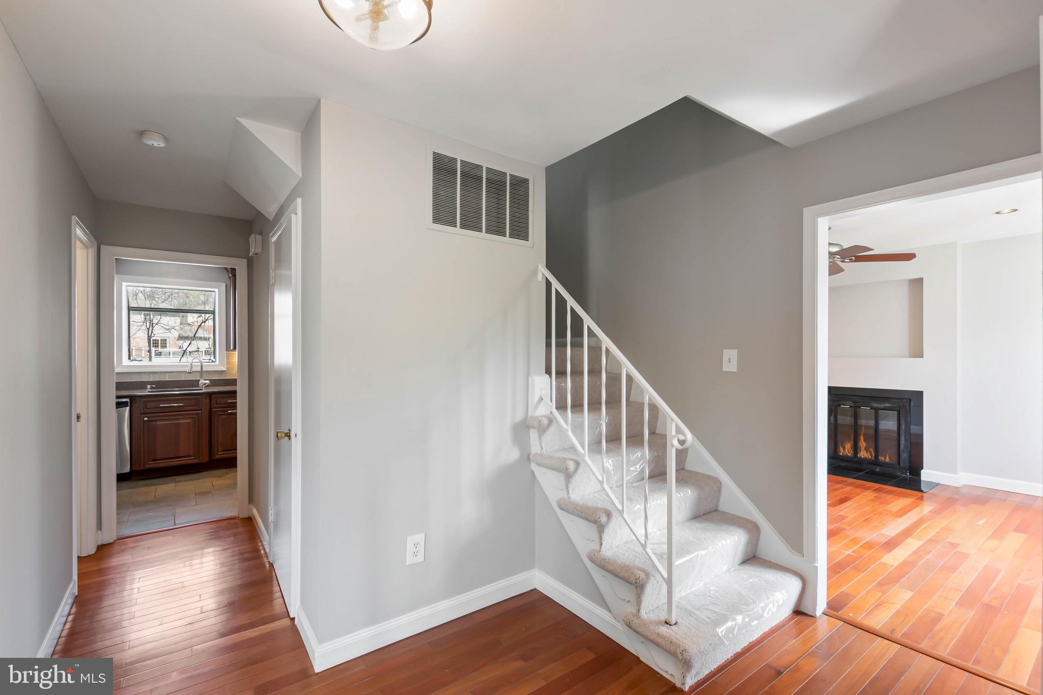 9202 Setter Place Springfield, VA 22153 - Photo 12 of 53 Nice big foyer.
