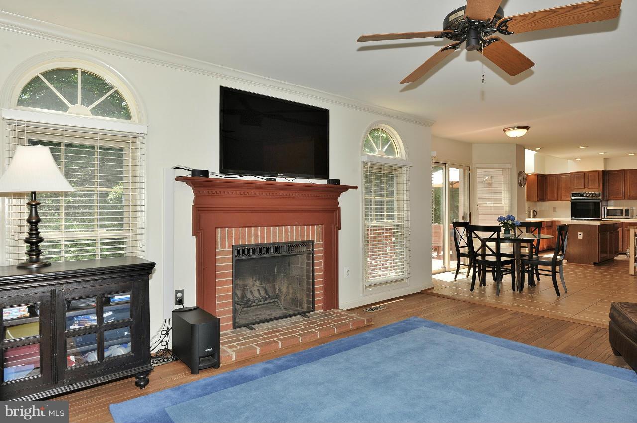 7509 Mullingar Court Springfield, VA 22153 - Photo 12 of 30 Family Room