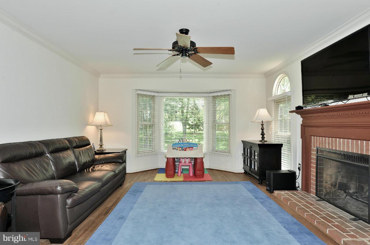 7509 Mullingar Court Springfield, VA 22153 - Photo 13 of 30 Family Room
