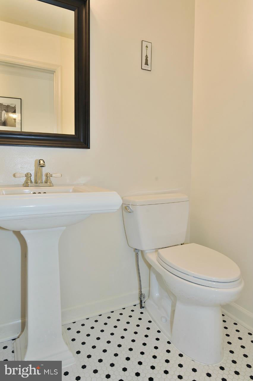 7509 Mullingar Court Springfield, VA 22153 - Photo 14 of 30 Powder Room