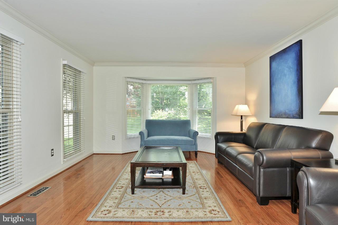 7509 Mullingar Court Springfield, VA 22153 - Photo 3 of 30 Living Room