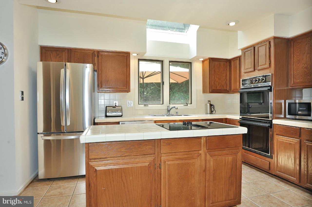 7509 Mullingar Court Springfield, VA 22153 - Photo 7 of 30 Kitchen