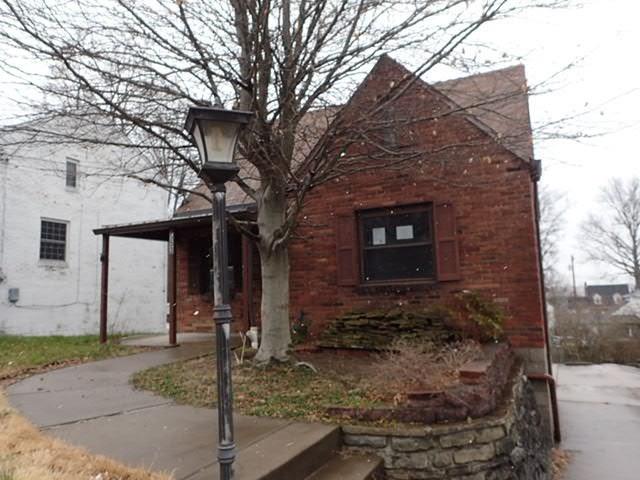 553 Old Farm Road Pittsburgh, PA 15234 - Photo 2 of 21