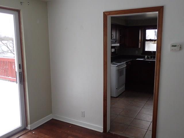 553 Old Farm Road Pittsburgh, PA 15234 - Photo 4 of 21