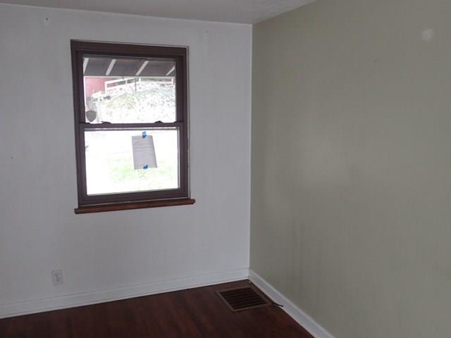 553 Old Farm Road Pittsburgh, PA 15234 - Photo 5 of 21