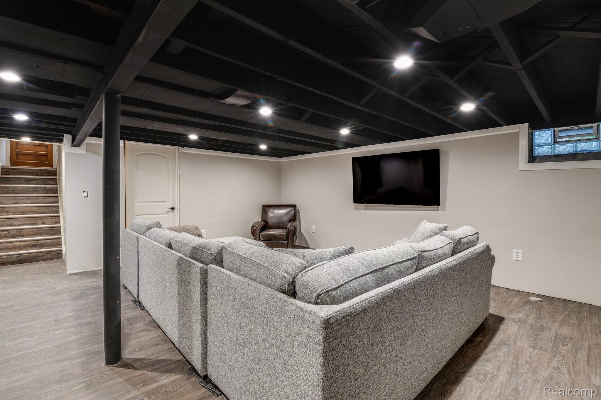 1315 Cadieux Road Grosse Pointe, MI 48230 - Photo 22 of 32 30-web-or-mls-1315 Cadieux Road - Grosse Pointe0029.jpg