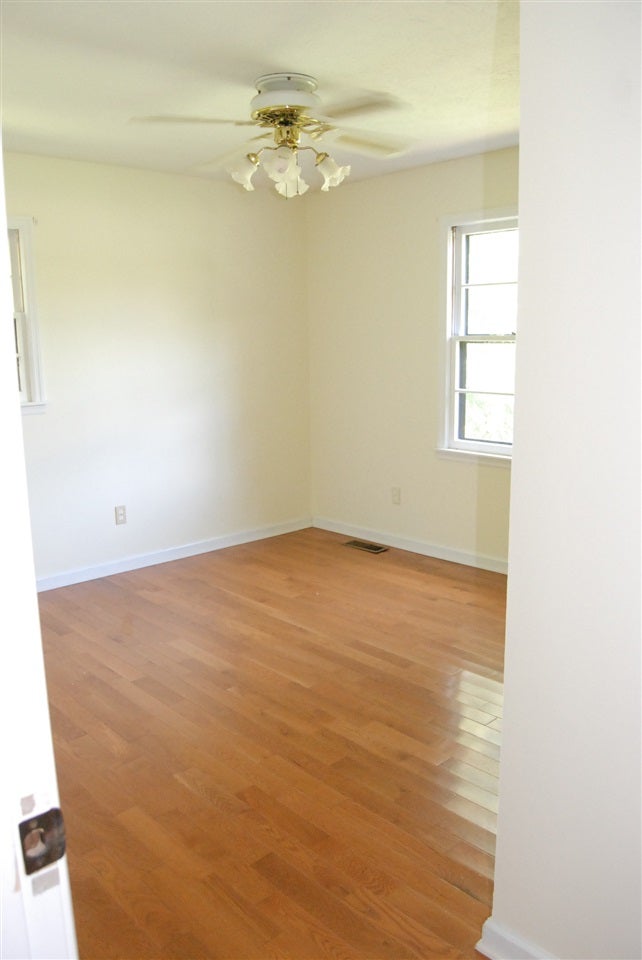 1658 Bill Dedmon Road Bowling Green, KY 42101 - Photo 17 of 19 Gallery Image 17