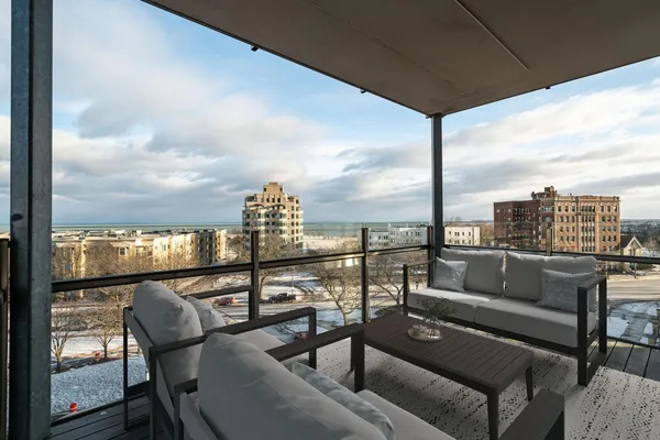 $5,500 | 1313 North Franklin Place, Unit 504, Milwaukee, WI 53202