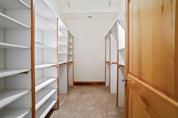 $5,500 | 1313 North Franklin Place, Unit 504, Milwaukee, WI 53202