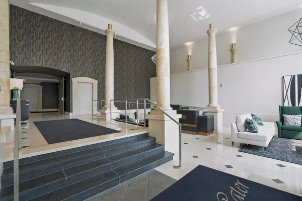 $5,500 | 1313 North Franklin Place, Unit 504, Milwaukee, WI 53202