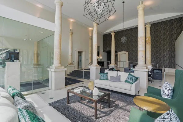 $5,500 | 1313 North Franklin Place, Unit 504, Milwaukee, WI 53202