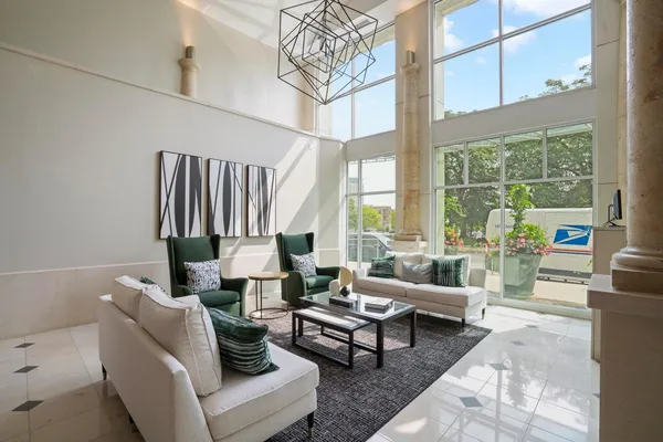 $5,500 | 1313 North Franklin Place, Unit 504, Milwaukee, WI 53202