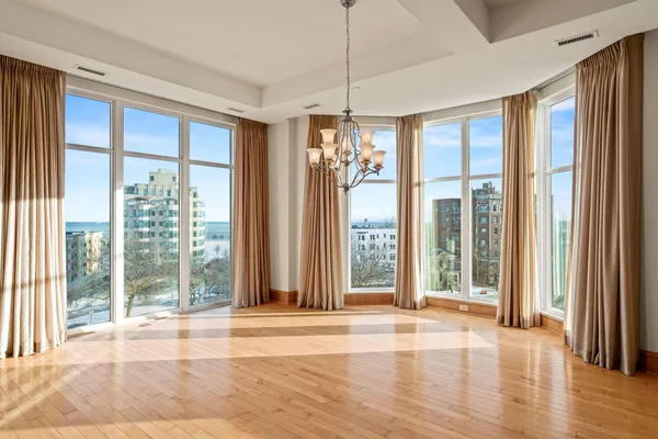 $5,500 | 1313 North Franklin Place, Unit 504, Milwaukee, WI 53202