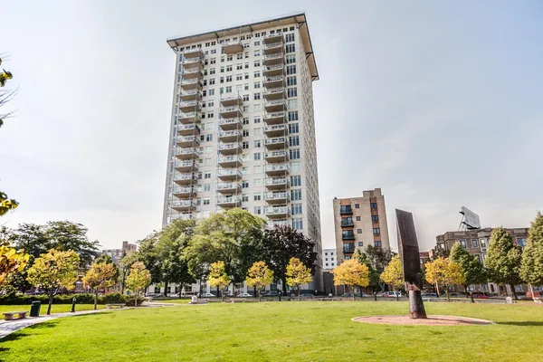 $5,500 | 1313 North Franklin Place, Unit 504, Milwaukee, WI 53202