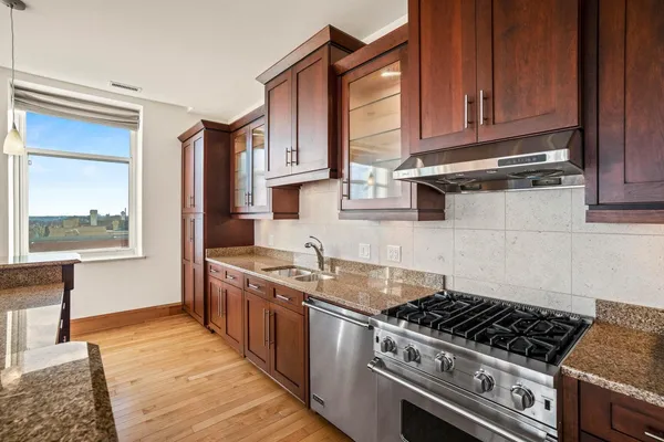 $5,500 | 1313 North Franklin Place, Unit 504, Milwaukee, WI 53202