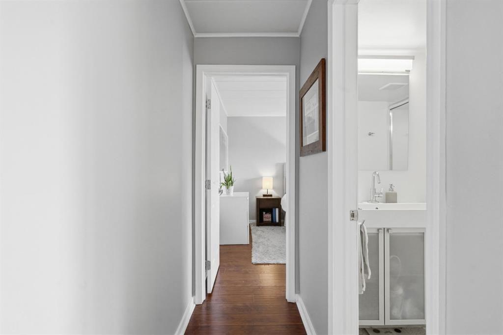 5 Bayard Road, Unit 810 Pittsburgh, PA 15213 - Photo 19 of 43 Hallway to Bathroom and Bedroom