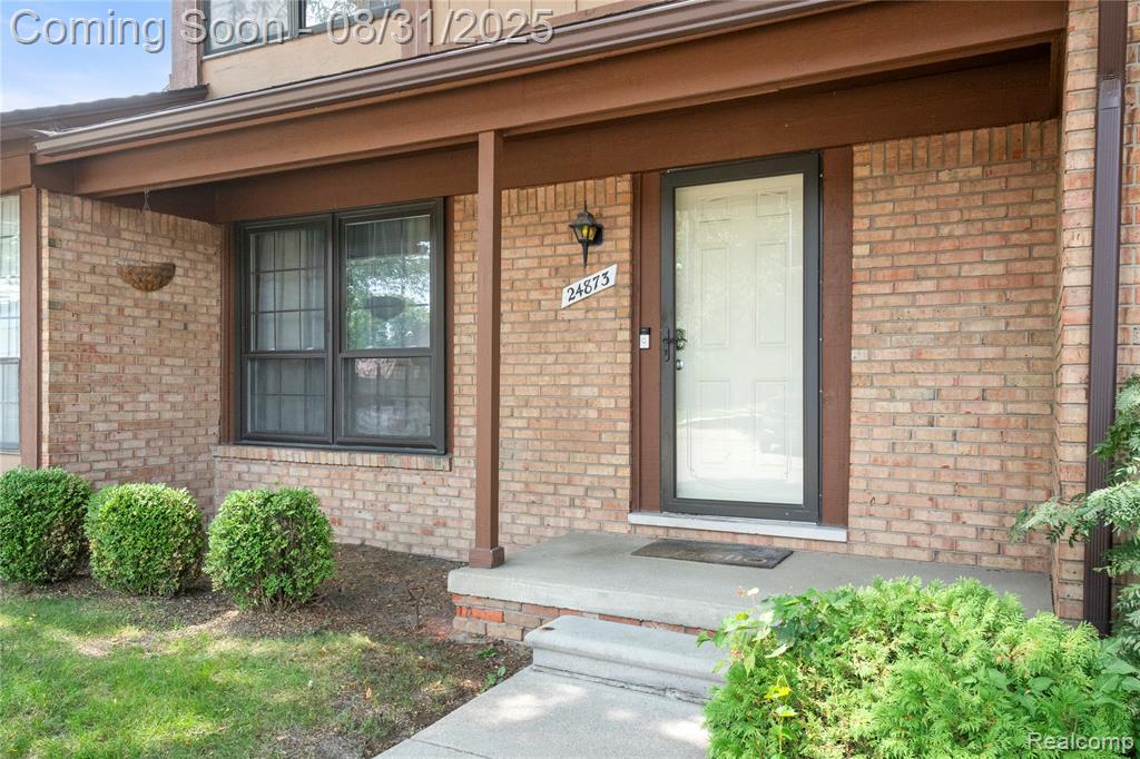 24873 Greenhill Road Warren, MI 48091 - Photo 2 of 22