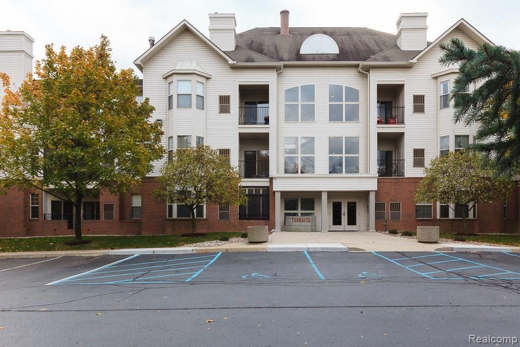 39194 Hayes Road, Unit 34 Clinton Township, MI 48038 - Photo 3 of 23 39194-Hayes-Road-003.jpg