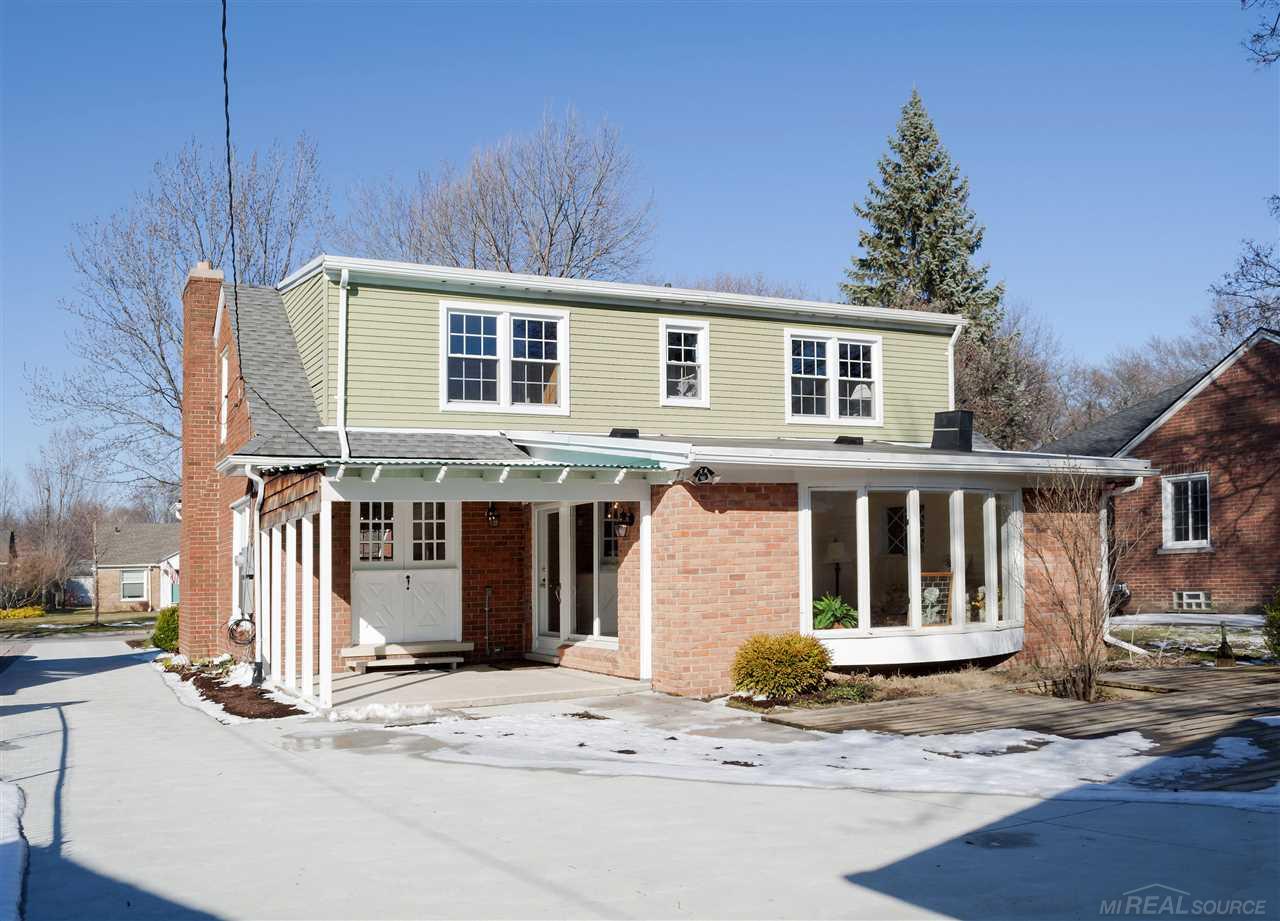 1155 Hampton Road Grosse Pointe, MI 48236 - Photo 35 of 38 31315285-34.JPG