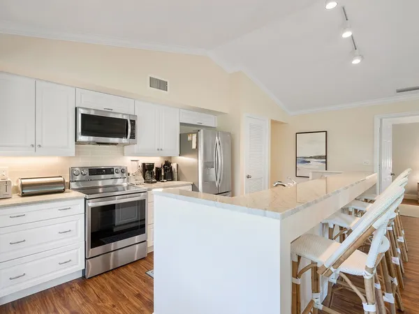 $8,500 | 1295 Winding Oaks Circle East, Unit 808, Vero Beach, FL 32963