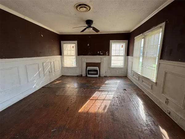 a view of livingroom with hardwood floor and a ceiling fan