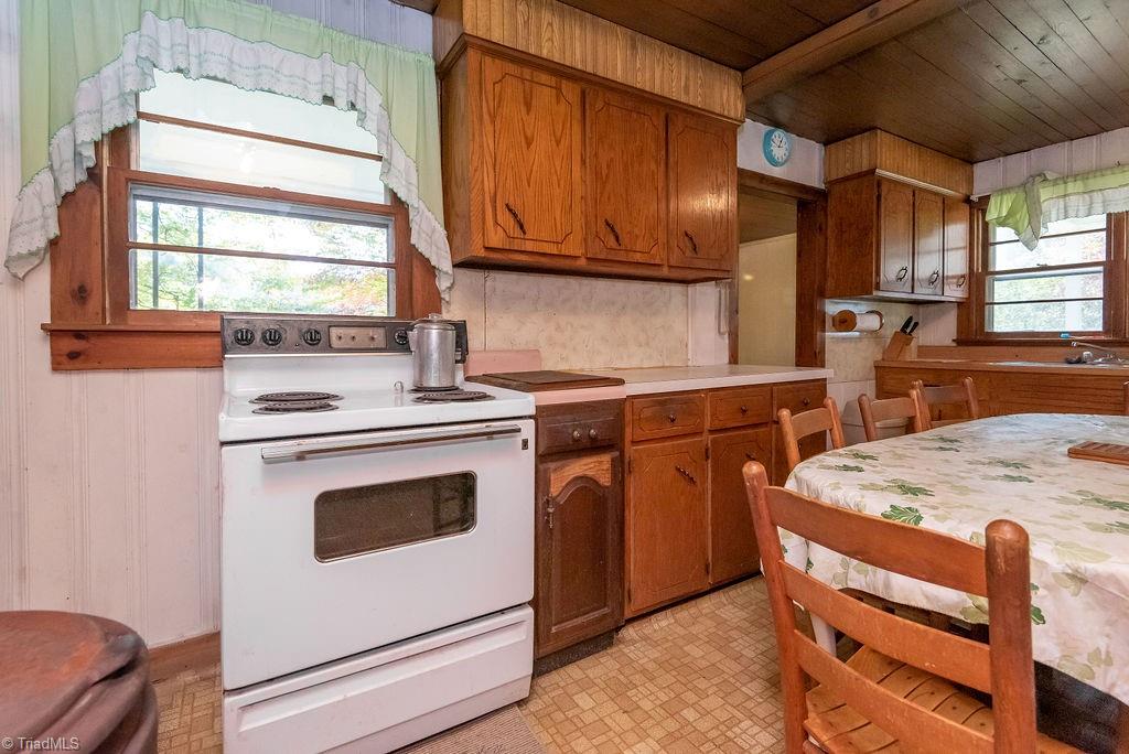 4444 Mt Zion Road Ferguson, NC 28624 - Photo 18 of 46