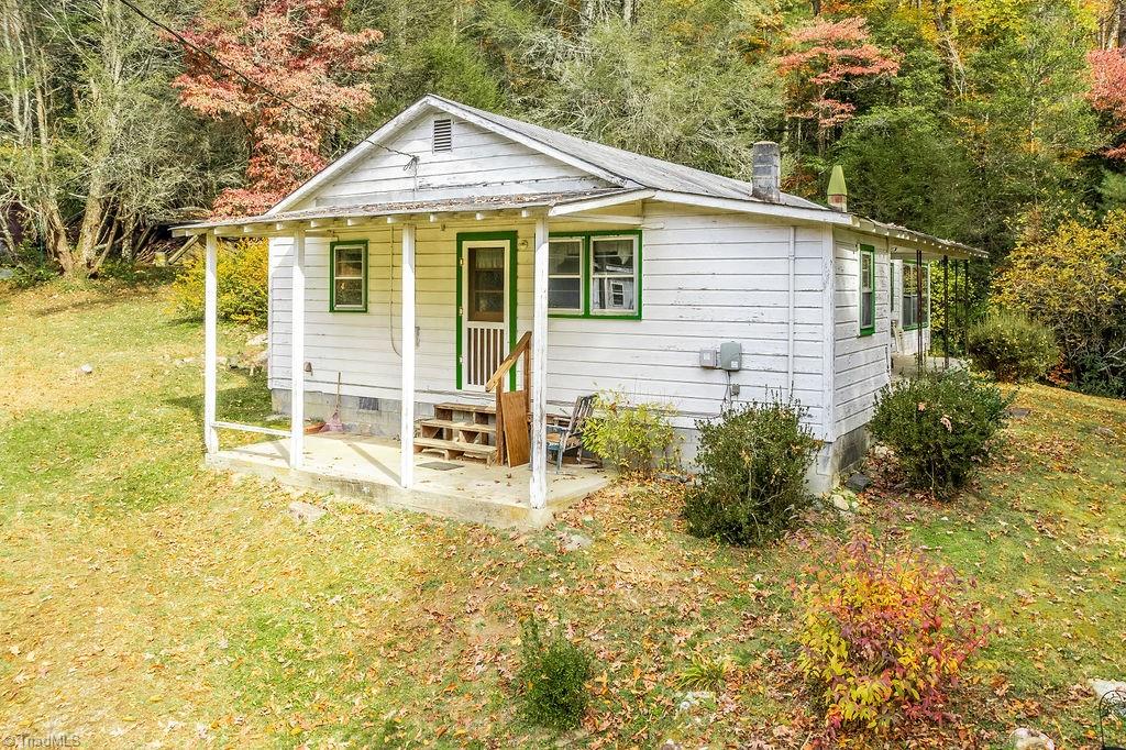 4444 Mt Zion Road Ferguson, NC 28624 - Photo 3 of 46