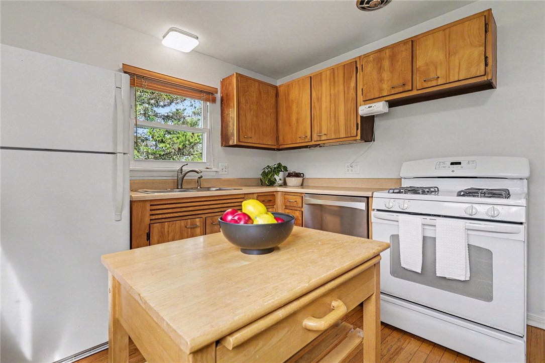 26 Blueberry Crescent Rochester, NY 14623 - Photo 7 of 32